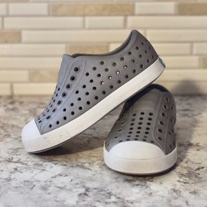 Native toddler boy size 7 slide on shoes